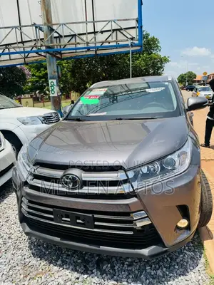 Toyota Highlander LE 4x2 V6 (3.5L 6cyl 8A) 2018 Gray