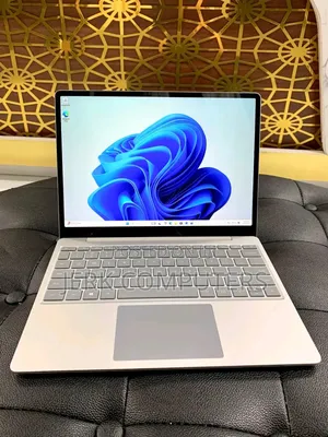 New Laptop Microsoft Surface Laptop 8GB Intel Core i5 SSD 256GB