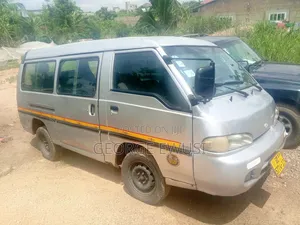 Hyundai H-100 2004 Silver