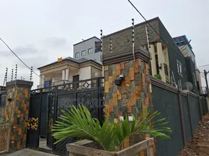 2 Bedrooms Exctv Apartment With Free Wifi and Neat Bedroom