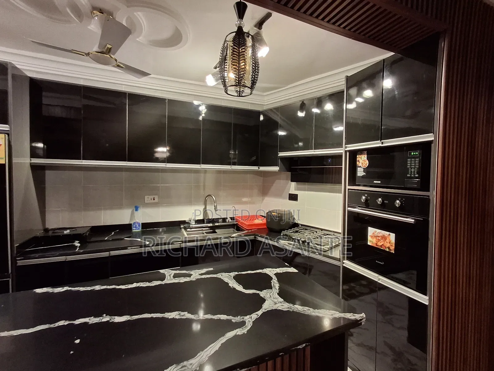 2 Bedrooms Exctv Apartment With Free Wifi and Neat Bedroom