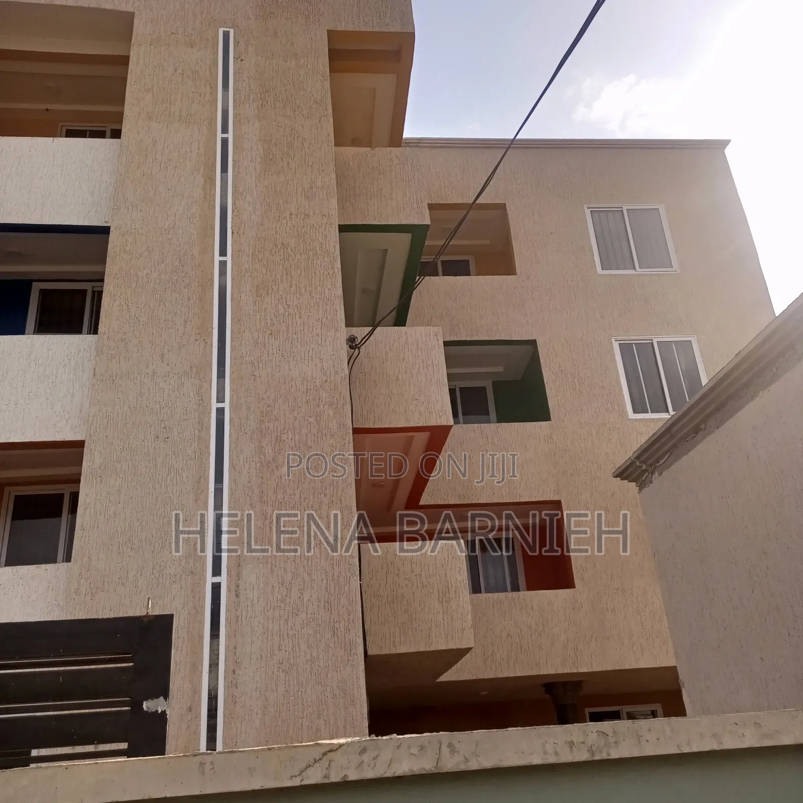 3bdrm Apartment in Helena Estate Agency, The Mall for rent