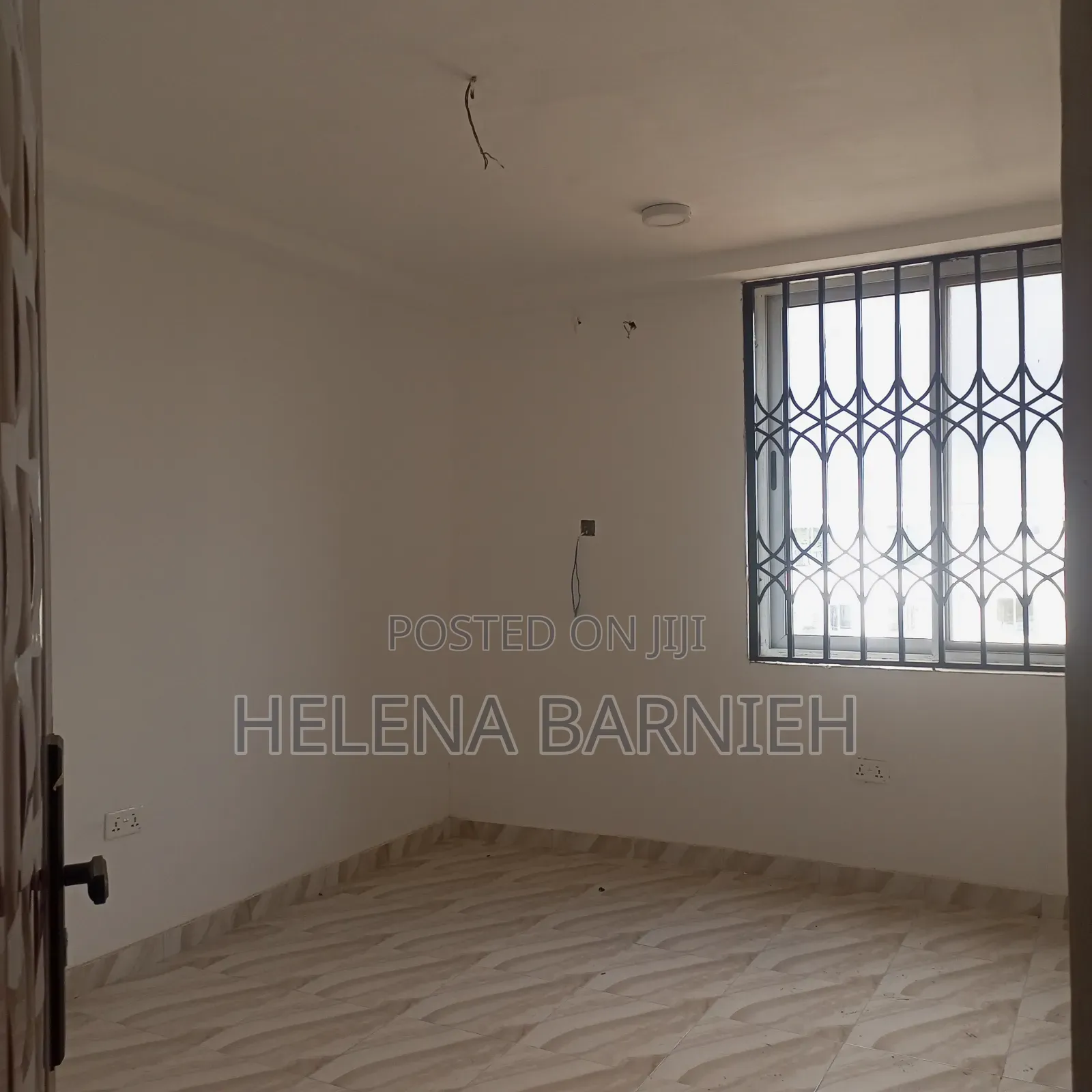 3bdrm Apartment in Helena Estate Agency, The Mall for rent