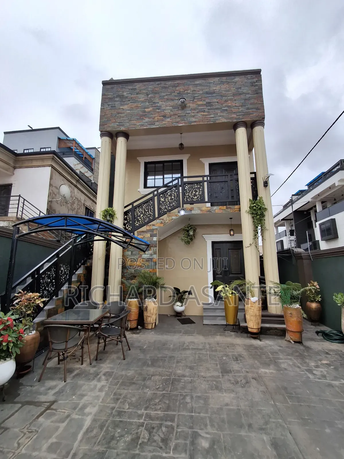 Executive Apartment With Hot Water Washroom and Kitchen