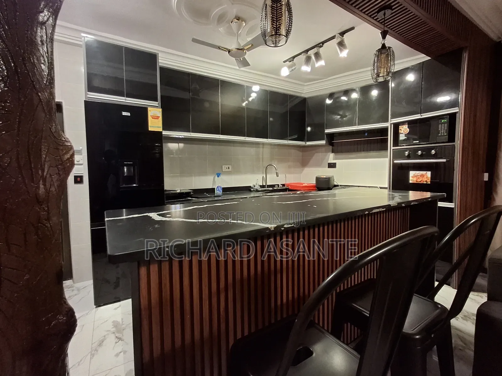 Executive Apartment With Hot Water Washroom and Kitchen