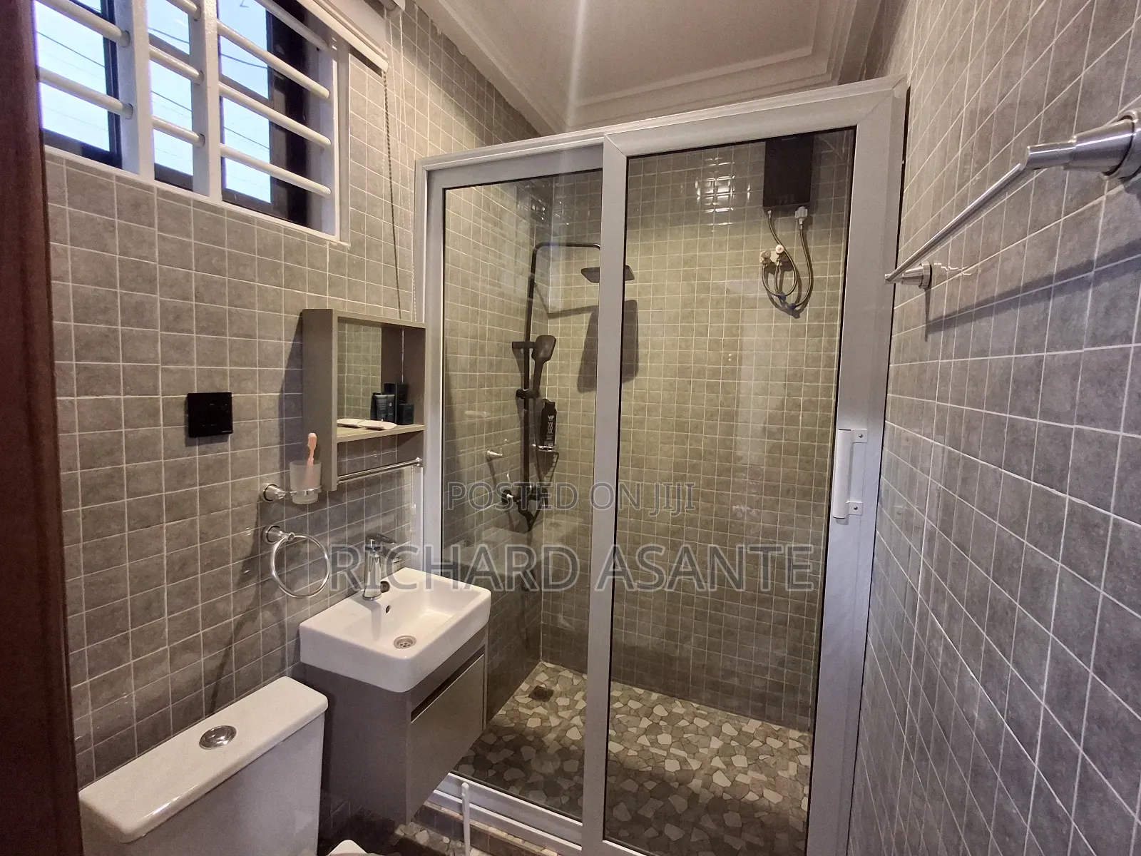 Executive Apartment With Hot Water Washroom and Kitchen