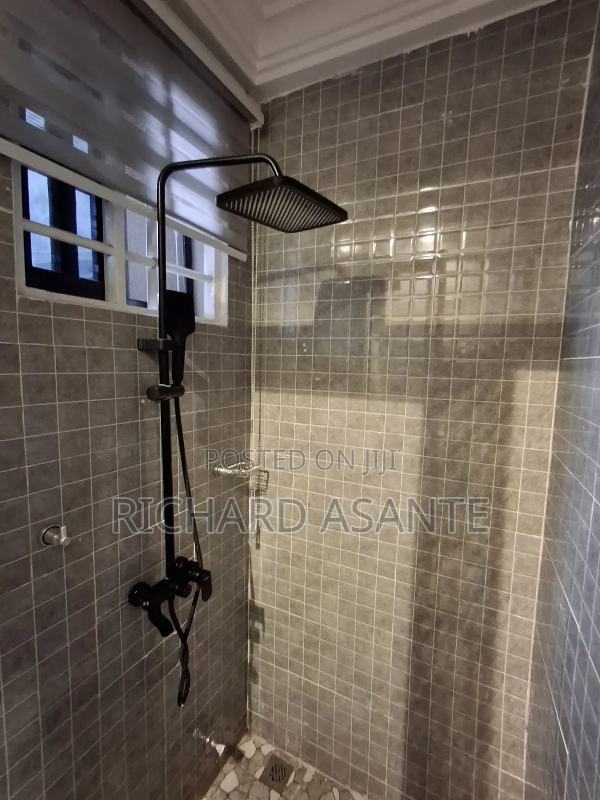 Executive Apartment With Hot Water Washroom and Kitchen