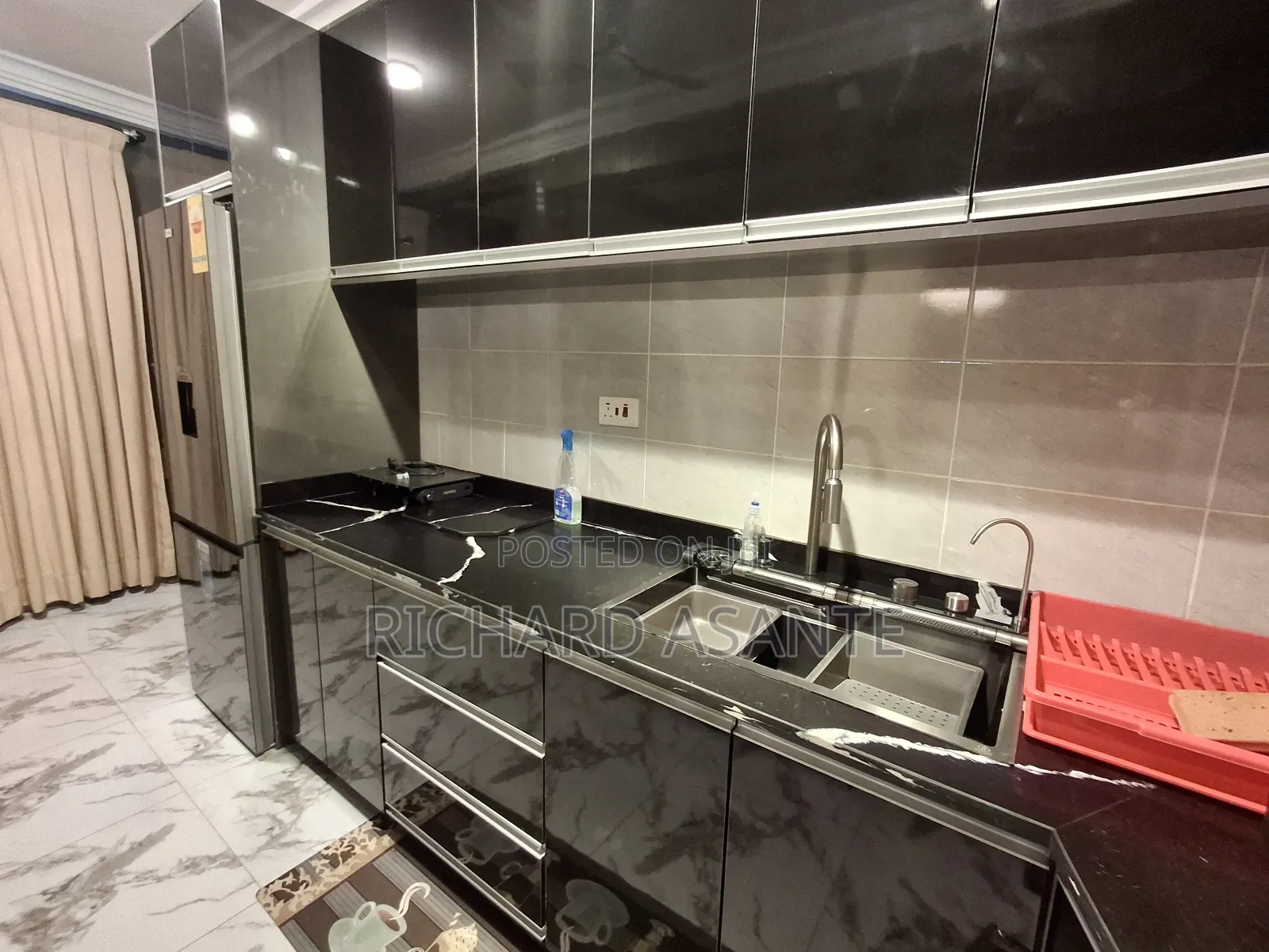 Executive Apartment With Hot Water Washroom and Kitchen