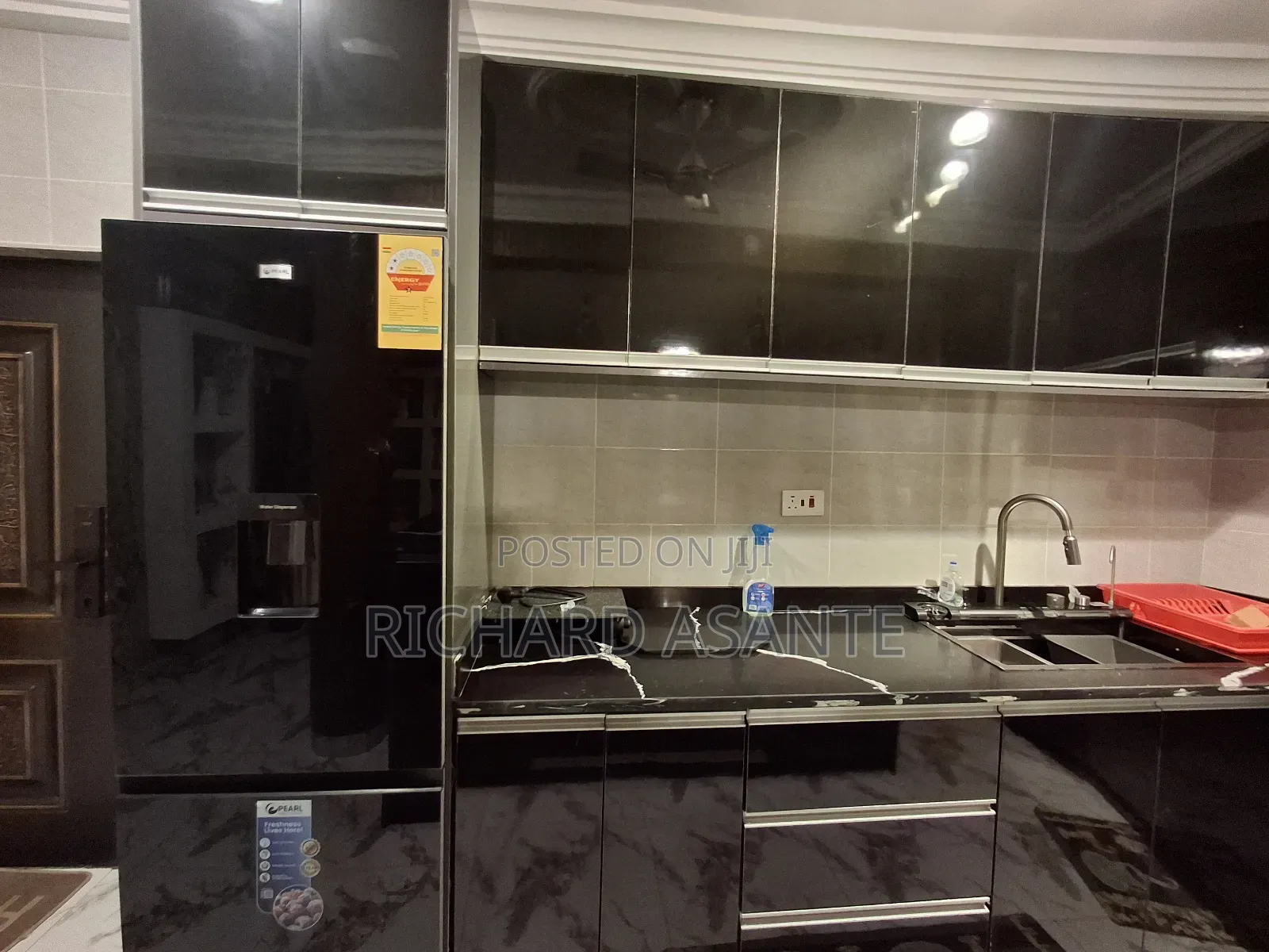 Executive Apartment With Hot Water Washroom and Kitchen
