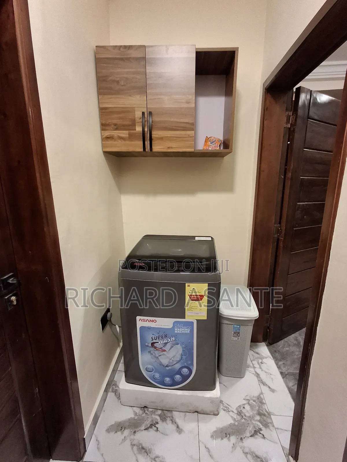 Executive Apartment With Hot Water Washroom and Kitchen