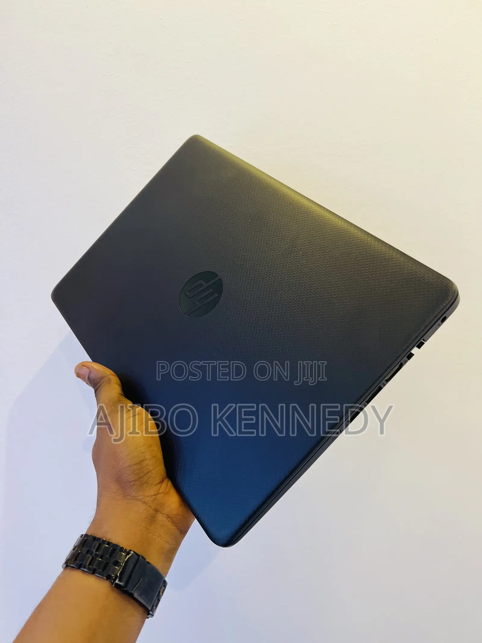 New Laptop HP 4GB Intel Core i3 SSHD (Hybrid) 1T