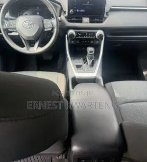 Toyota RAV4 LE AWD 2024 White