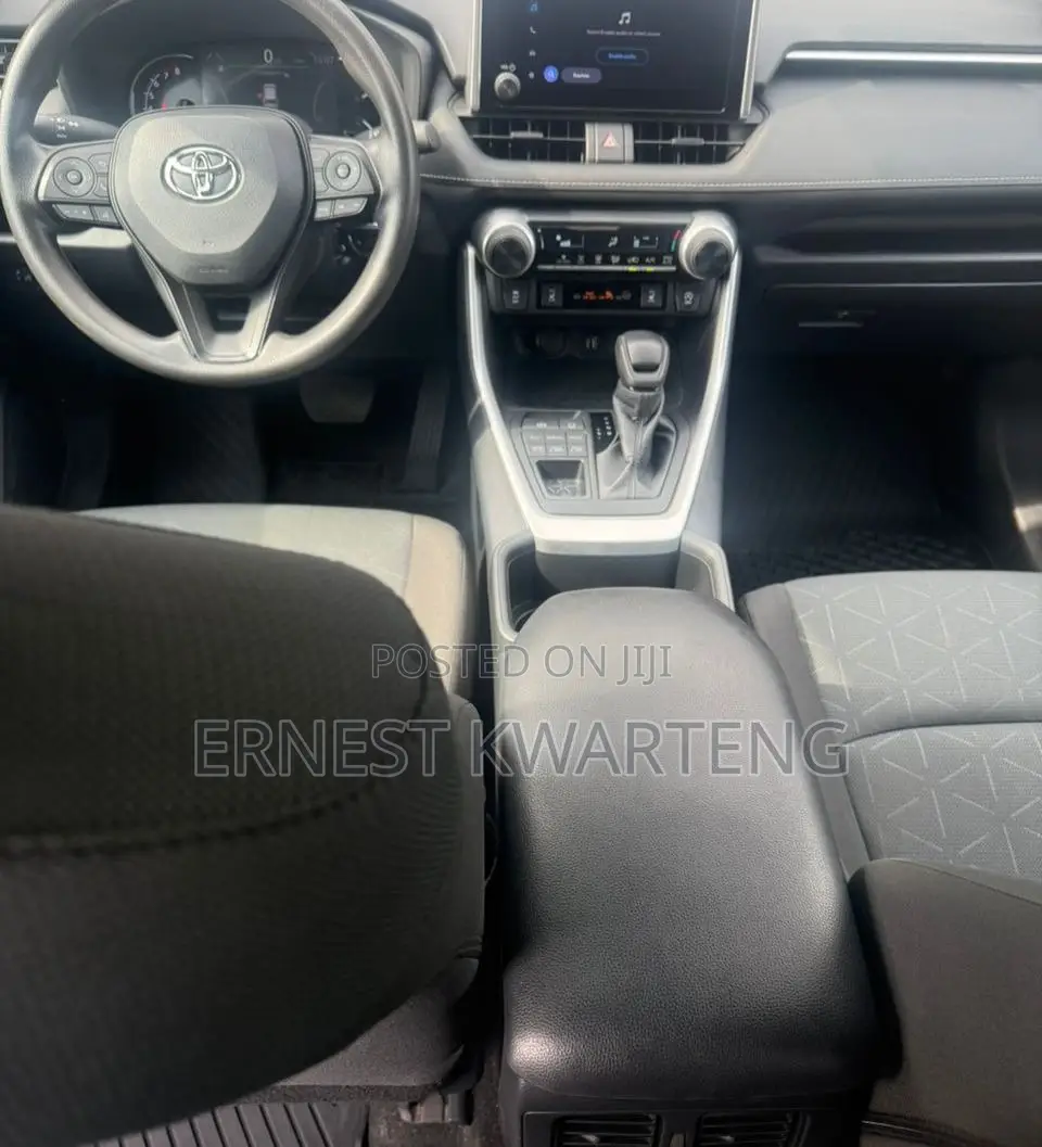 Toyota RAV4 LE AWD 2024 White
