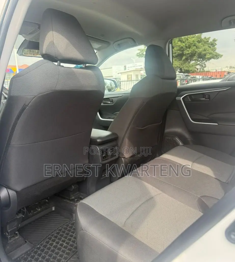 Toyota RAV4 LE AWD 2024 White