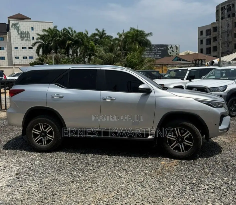 Toyota Fortuner 2023 Gray