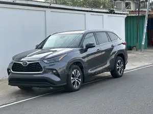 Toyota Highlander XLE 2022 Gray