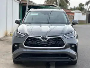 Toyota Highlander XLE 2022 Gray