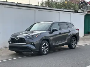 Toyota Highlander XLE 2022 Gray