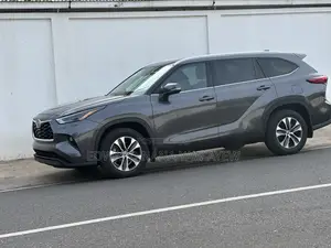 Toyota Highlander XLE 2022 Gray