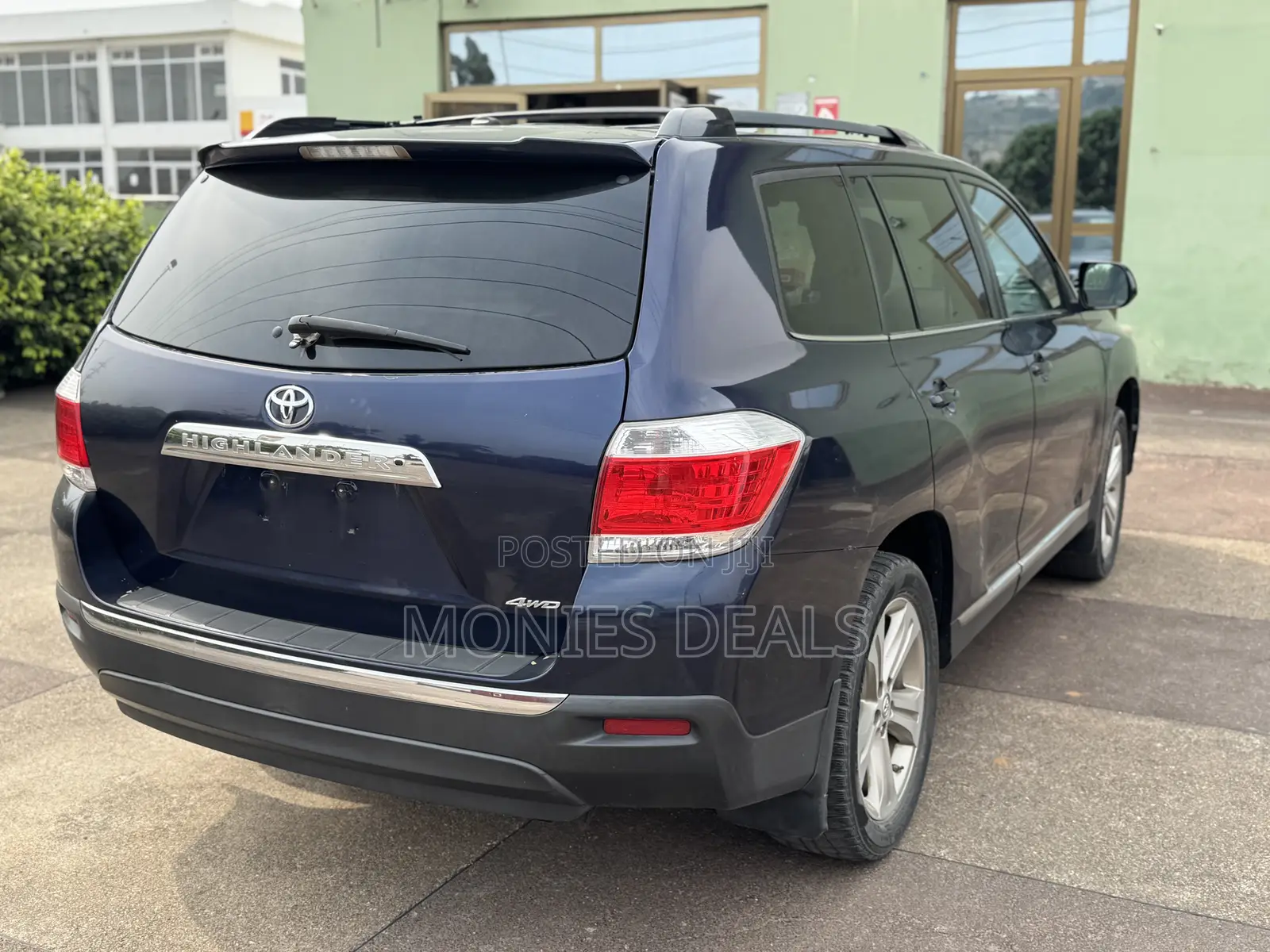 Toyota Highlander SE 2012 Blue
