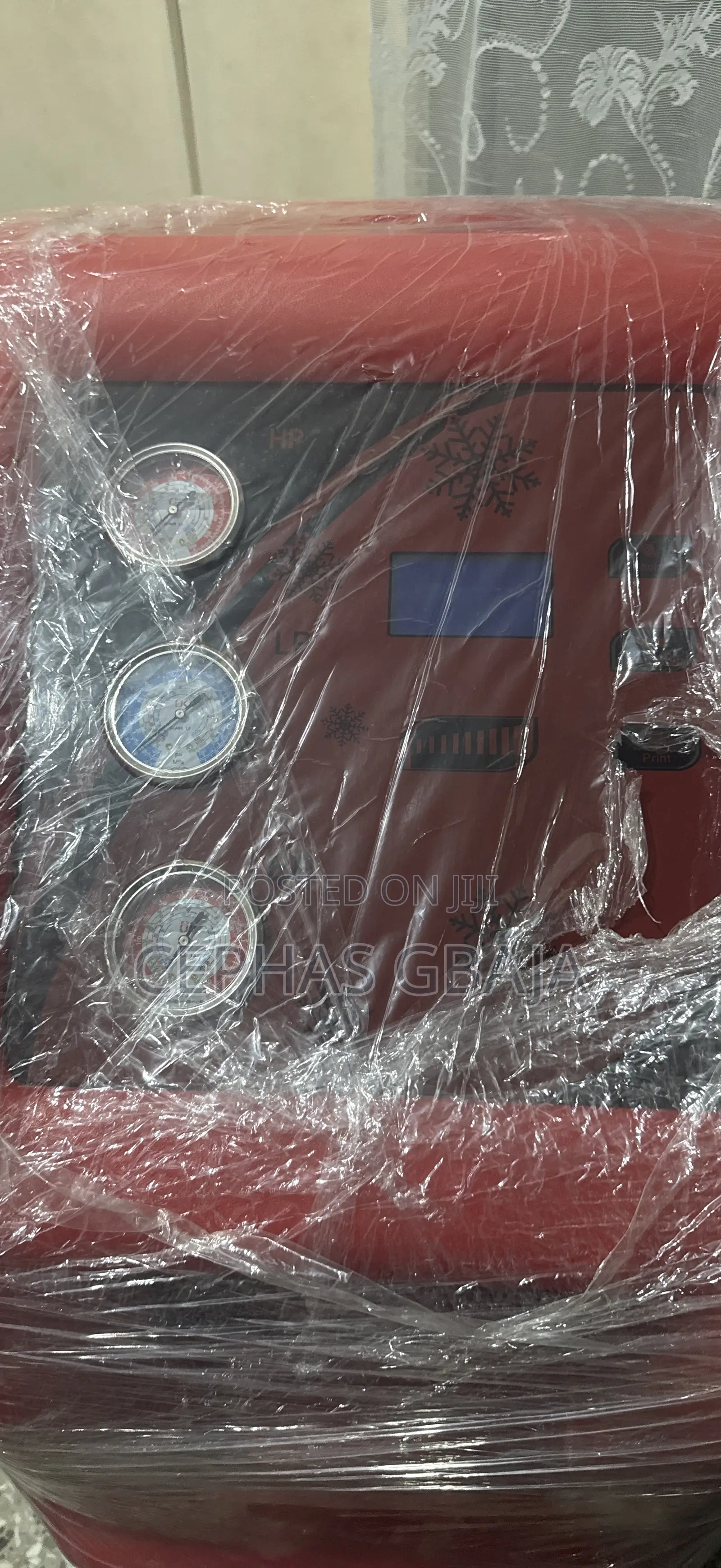 A/C Recovery Machine,Refill’S And Checks Leakage