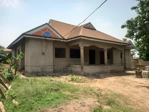 5bdrm House in Kenyasi Saaman, Kumasi Metropolitan for sale