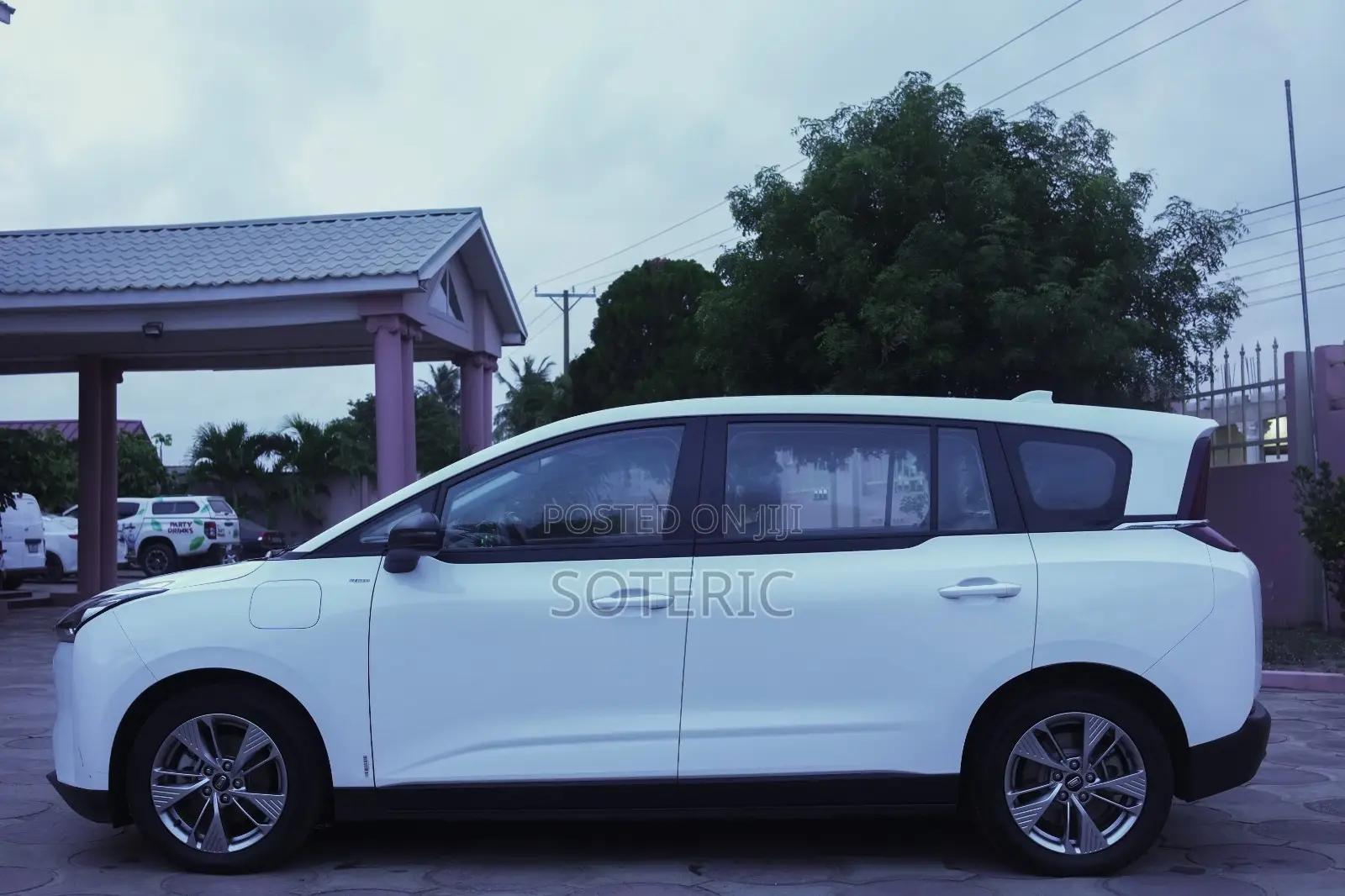 Very Spacious Electric Car for Rent