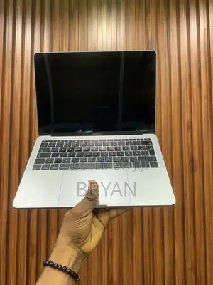 Laptop Apple MacBook Pro 2017 8GB Intel Core i5 SSD 128GB