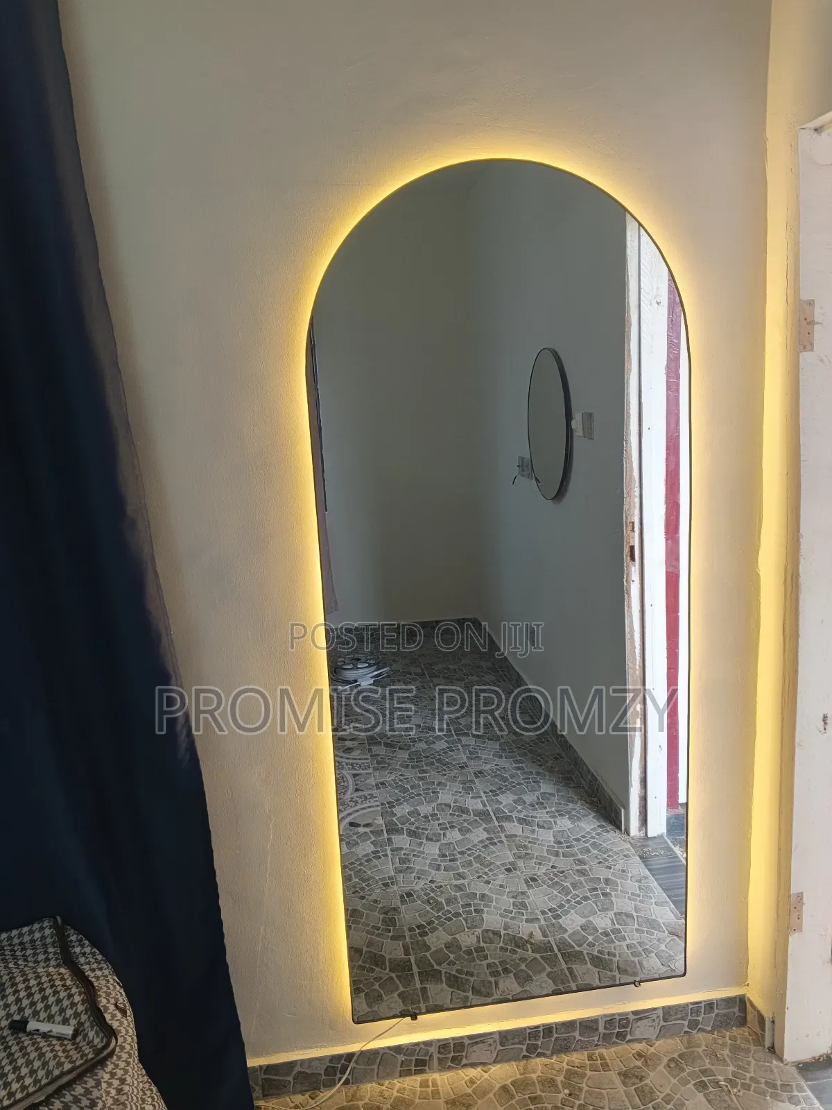 Mirror Grid Round Arc