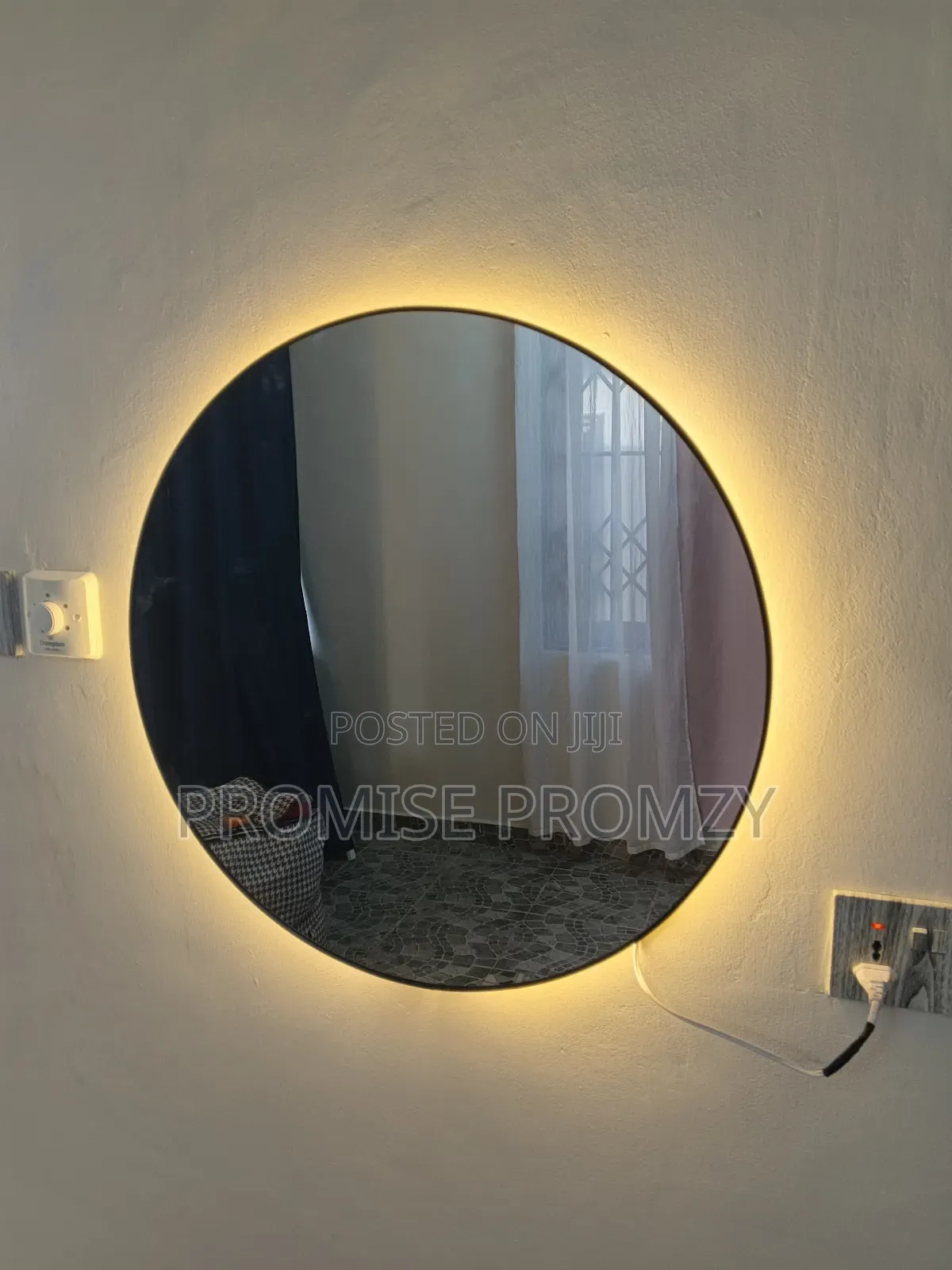Mirror Grid Round Arc
