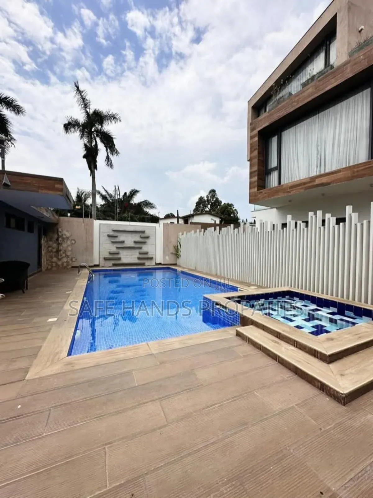 4bdrm House in Cantonment, Accra Metropolitan for sale