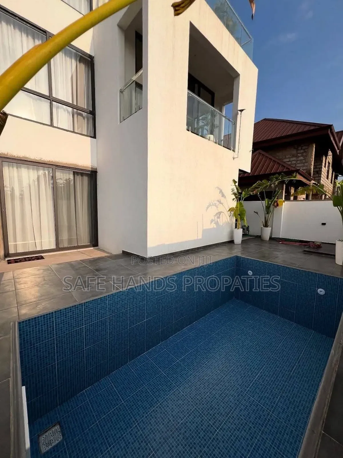 4bdrm House in Adjiringanor, Accra Metropolitan for sale