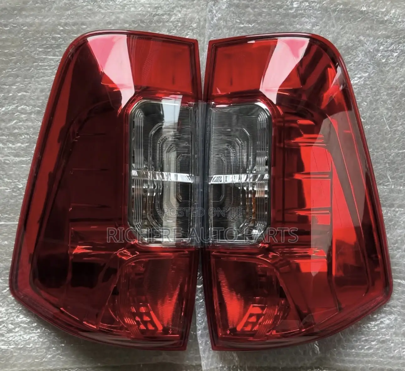 Nissan Navara 2015 2016 2017 2018 Taillight
