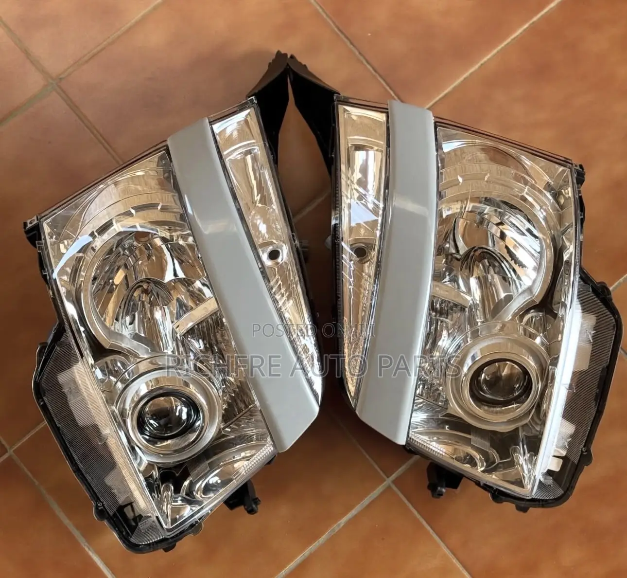 Toyota Voxy Headlight