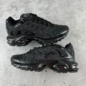 Nike Air Max Plus "Triple Black"