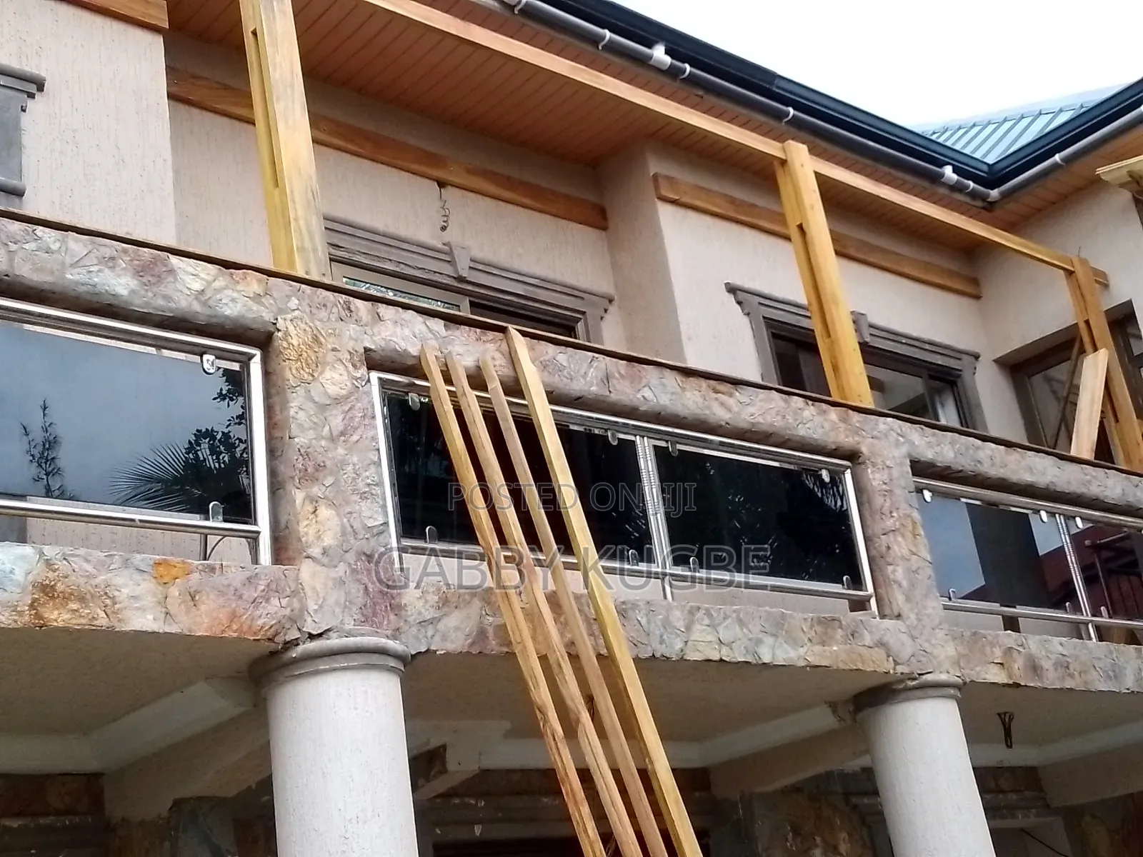 Professional Roofing Carpenter