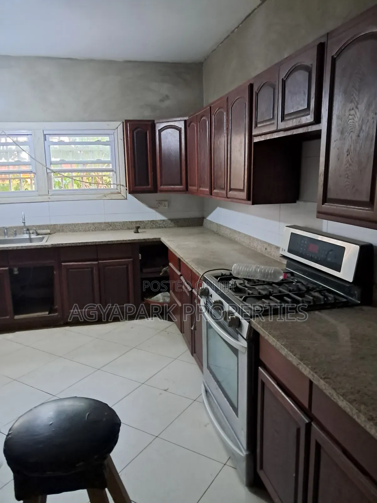 Commercial House for Sale
