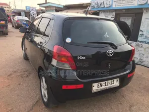 Toyota Vitz 1.0 FWD 5dr 2010 Black