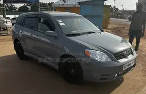Toyota Matrix Hatchback FWD (1.8L 4cyl 5M) 2007 Gray