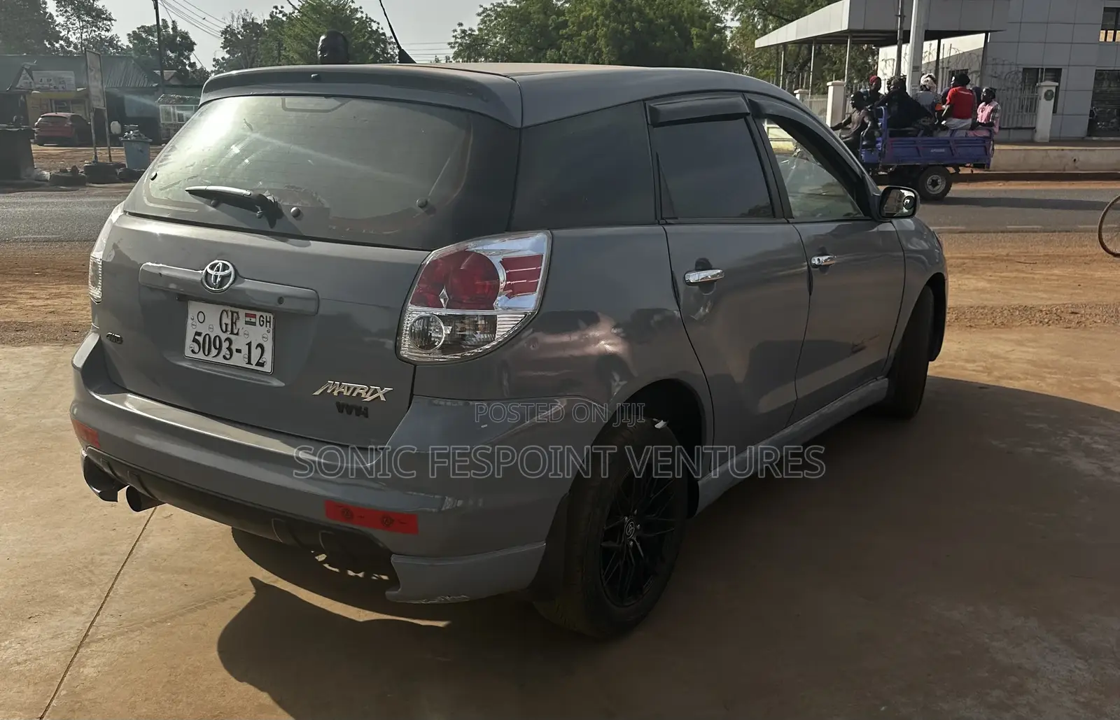 Toyota Matrix Hatchback FWD (1.8L 4cyl 5M) 2007 Gray