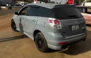 Toyota Matrix Hatchback FWD (1.8L 4cyl 5M) 2007 Gray