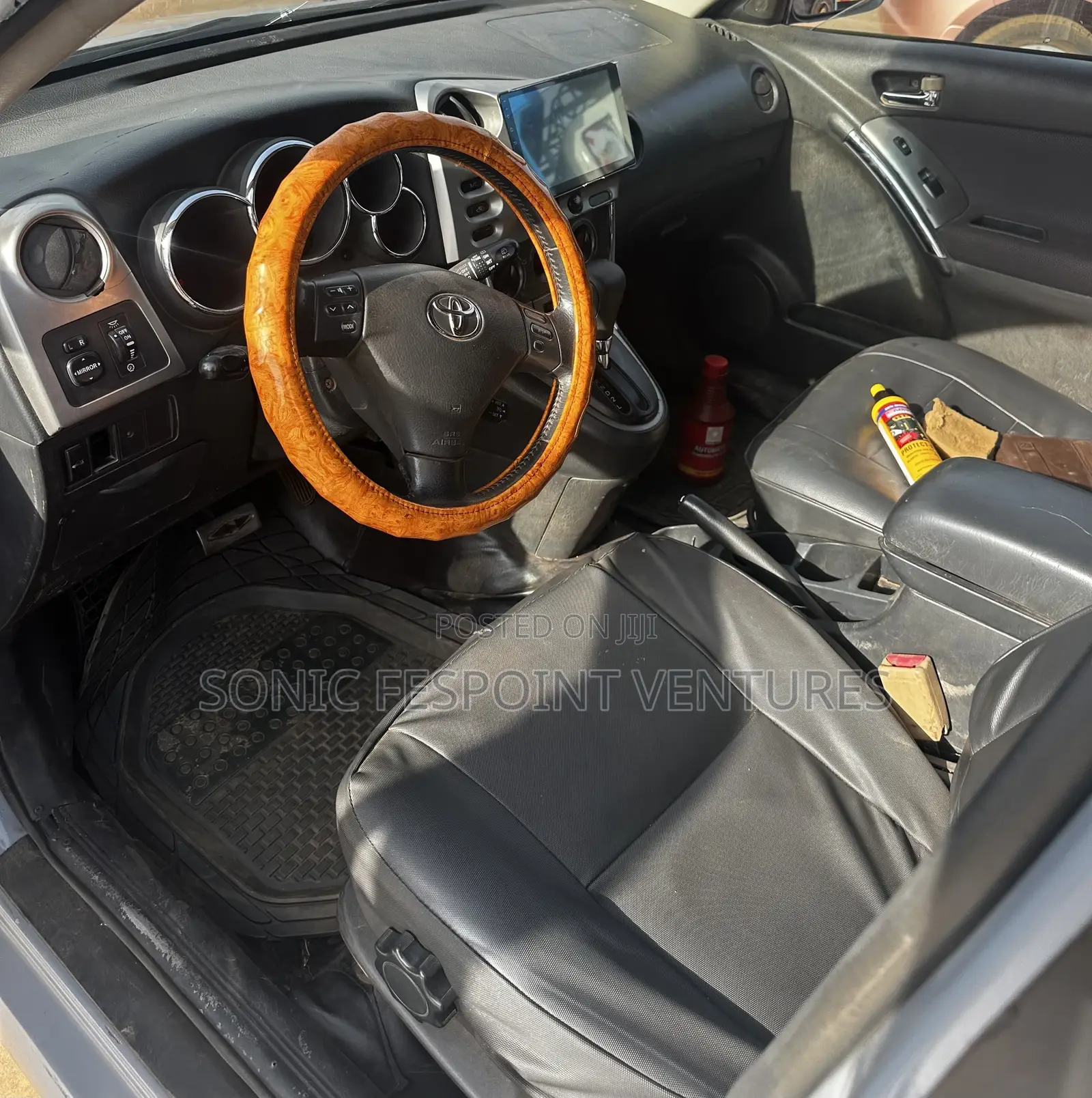Toyota Matrix Hatchback FWD (1.8L 4cyl 5M) 2007 Gray