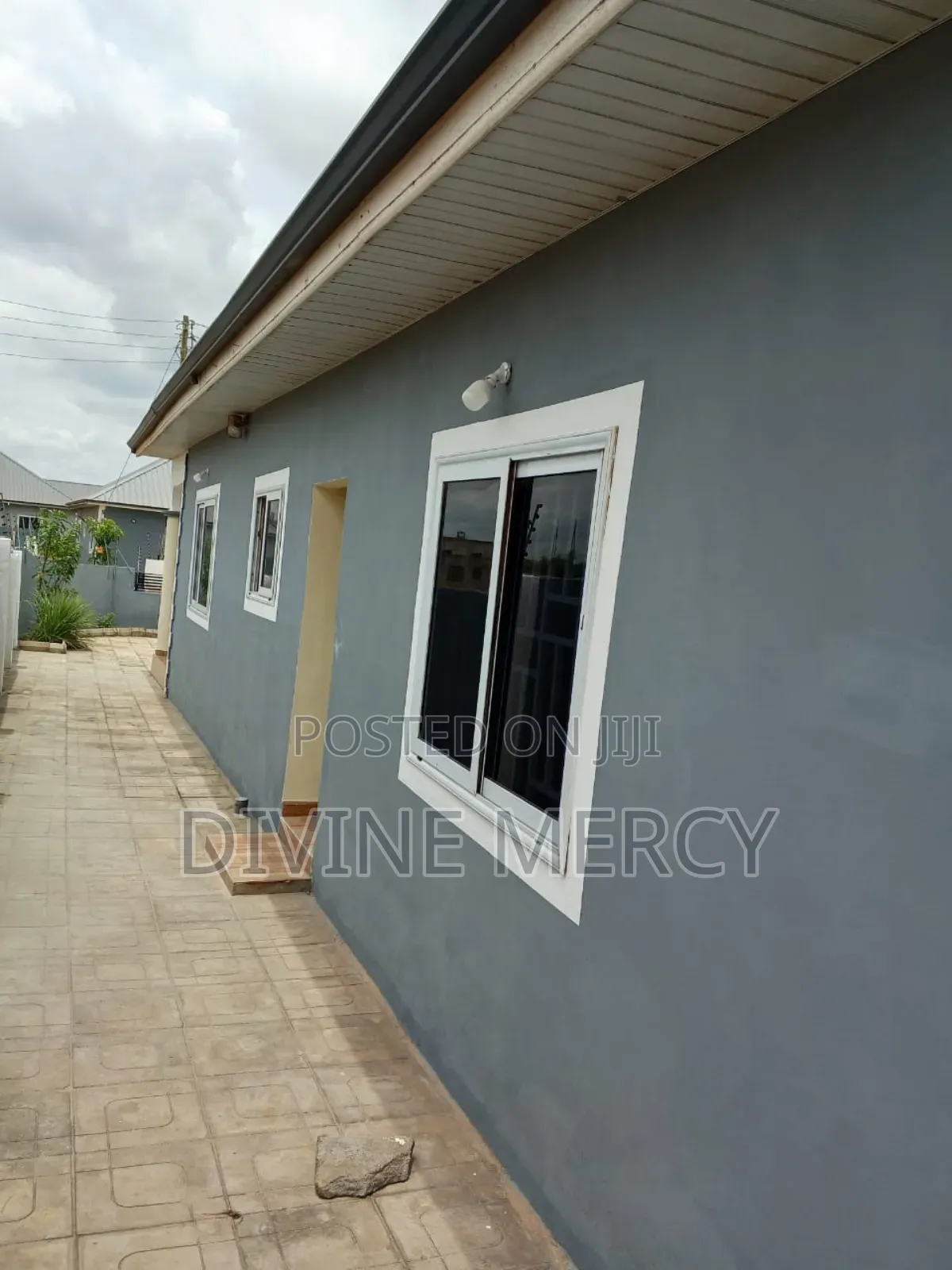 3bdrm Bungalow in Krispo City/Doctor, Awutu Senya East Municipal