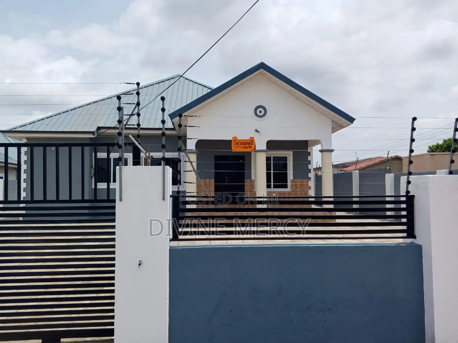 3bdrm Bungalow in Krispo City/Doctor, Awutu Senya East Municipal