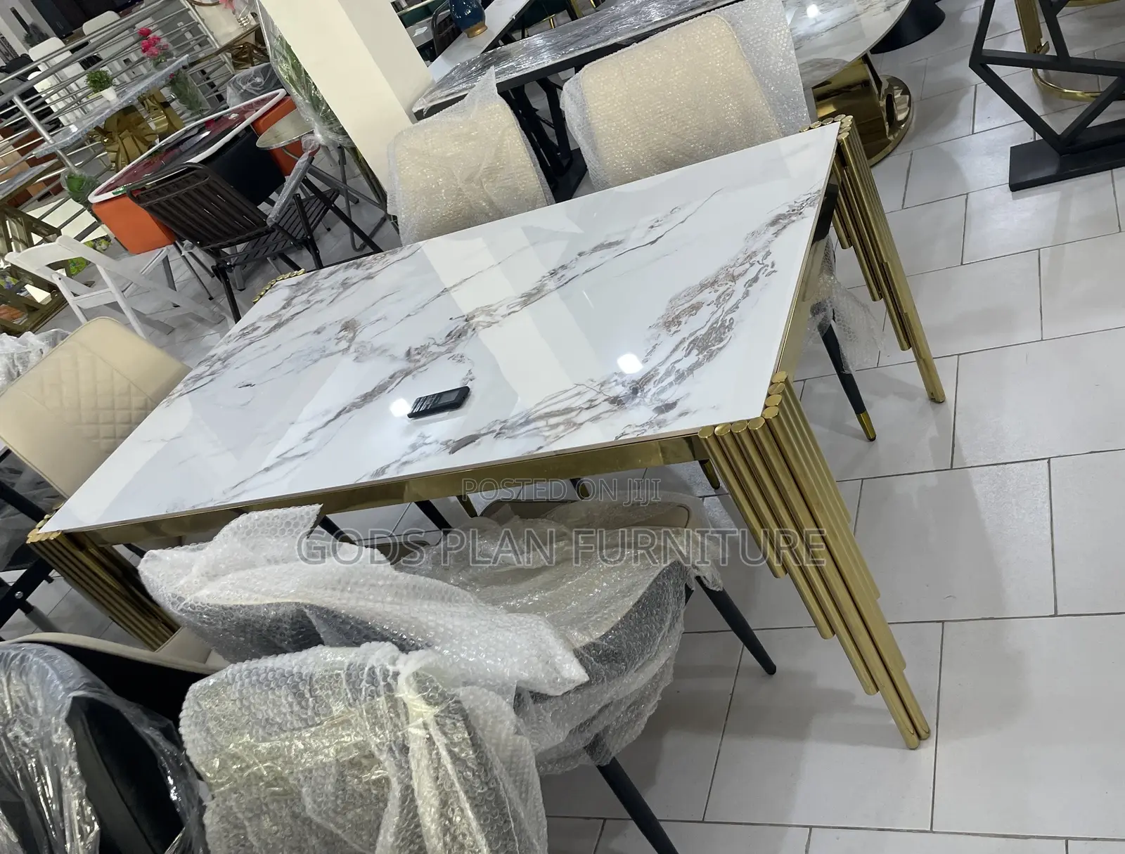 Dining Table +6 Chairs