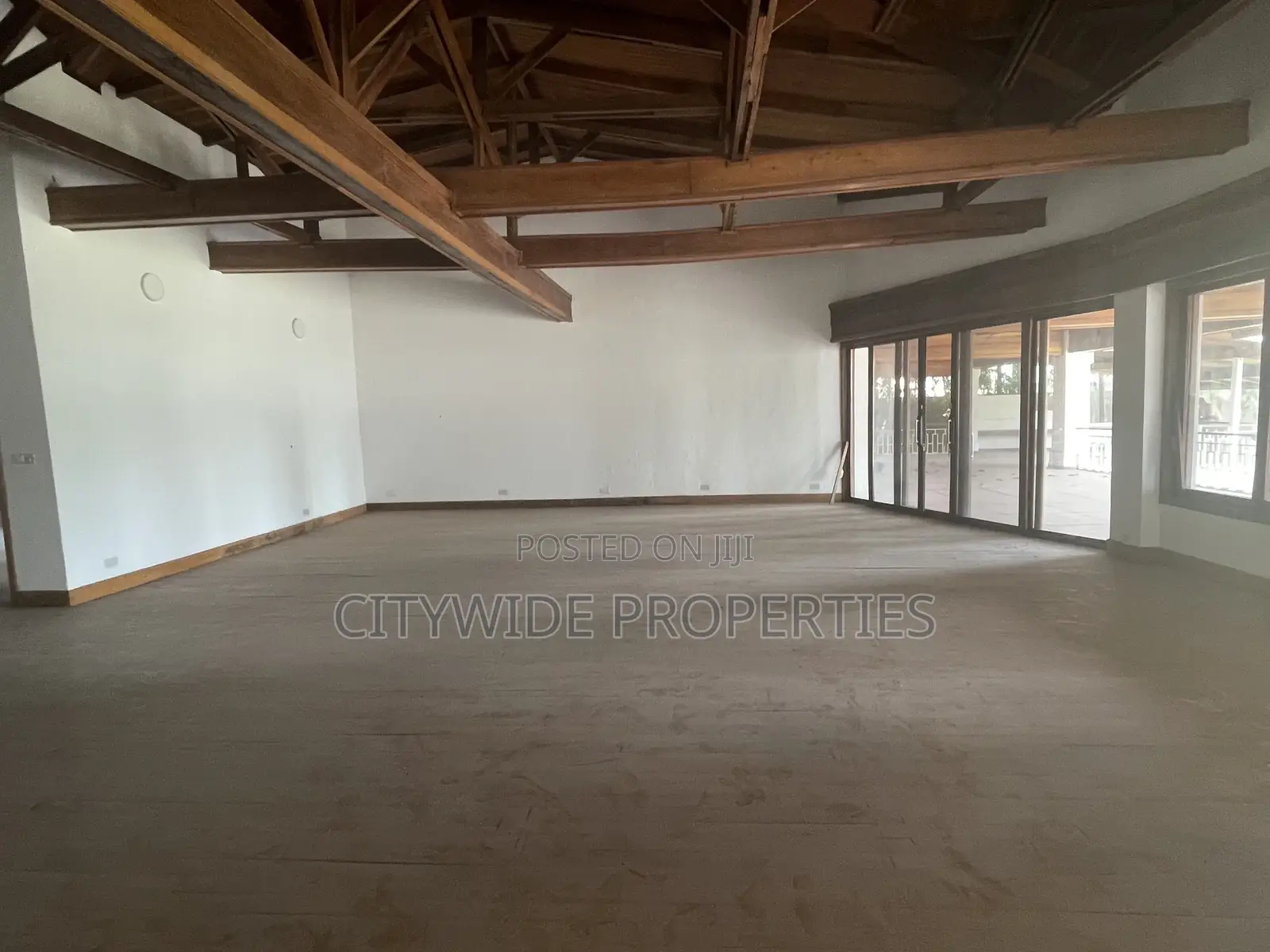 4bdrm House in Dzorwulu for sale