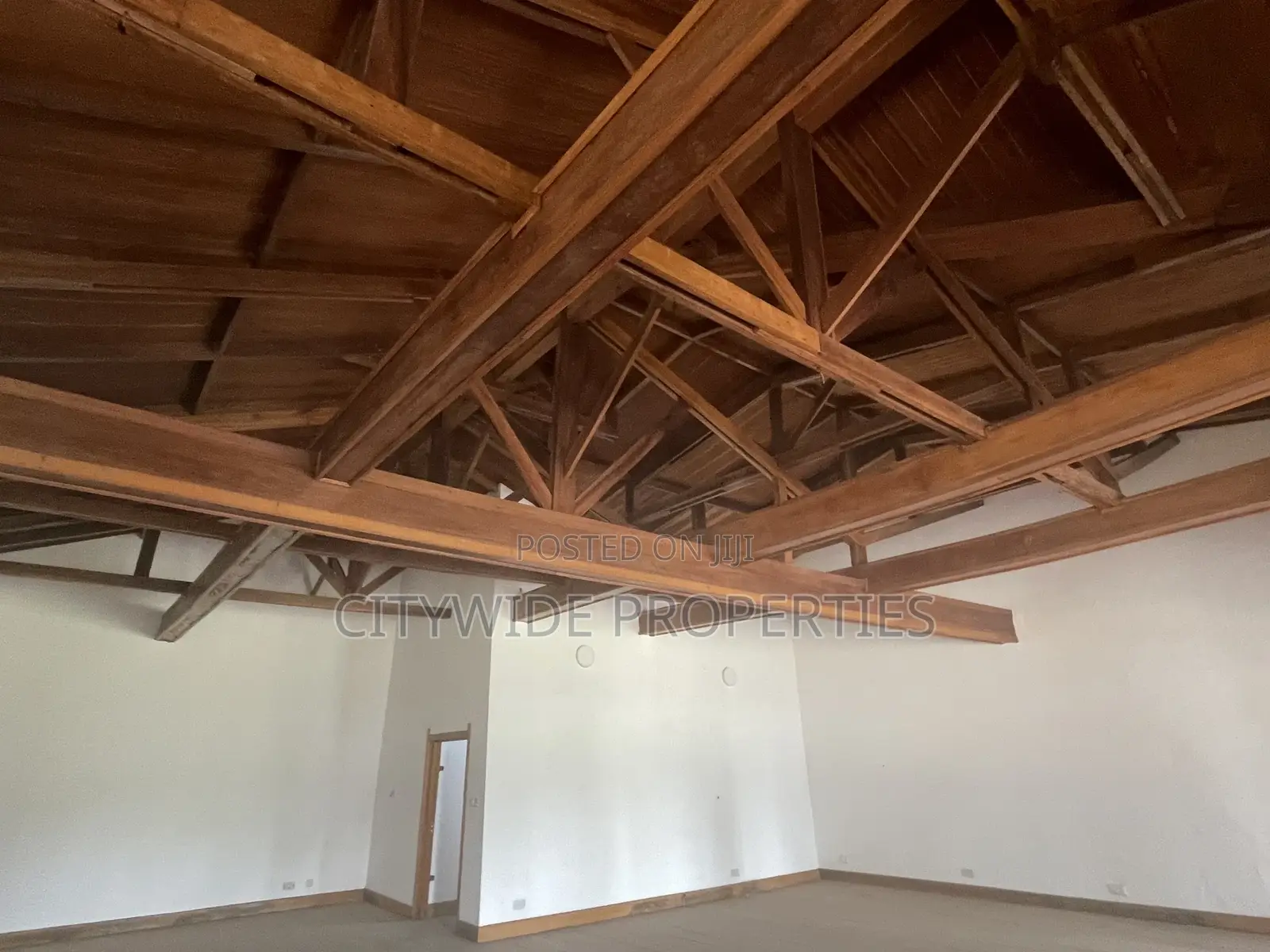4bdrm House in Dzorwulu for sale