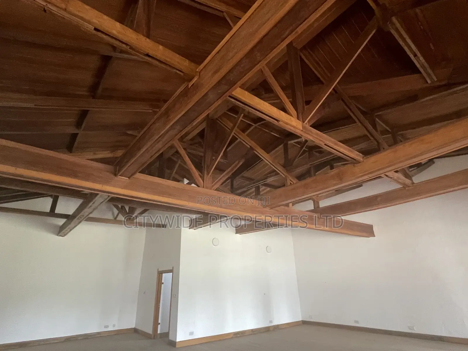 4bdrm House in Dzorwulu for sale