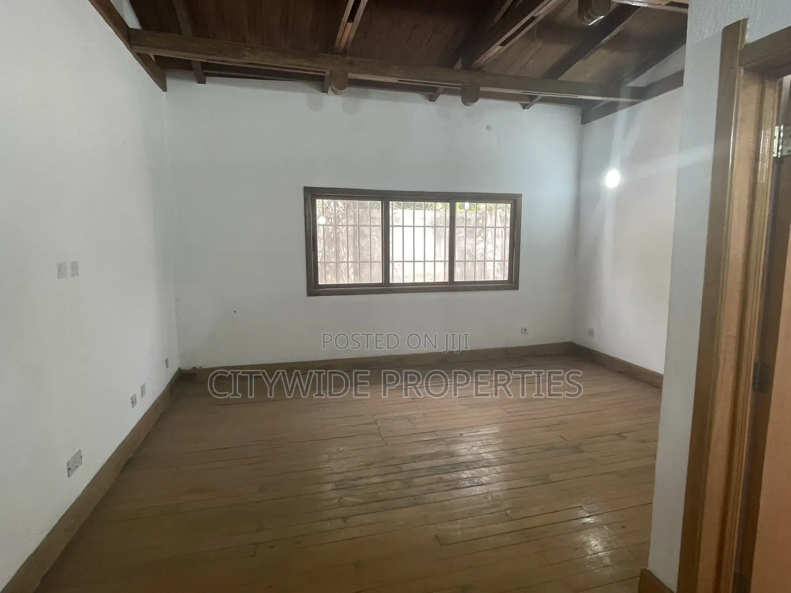 4bdrm House in Dzorwulu for sale