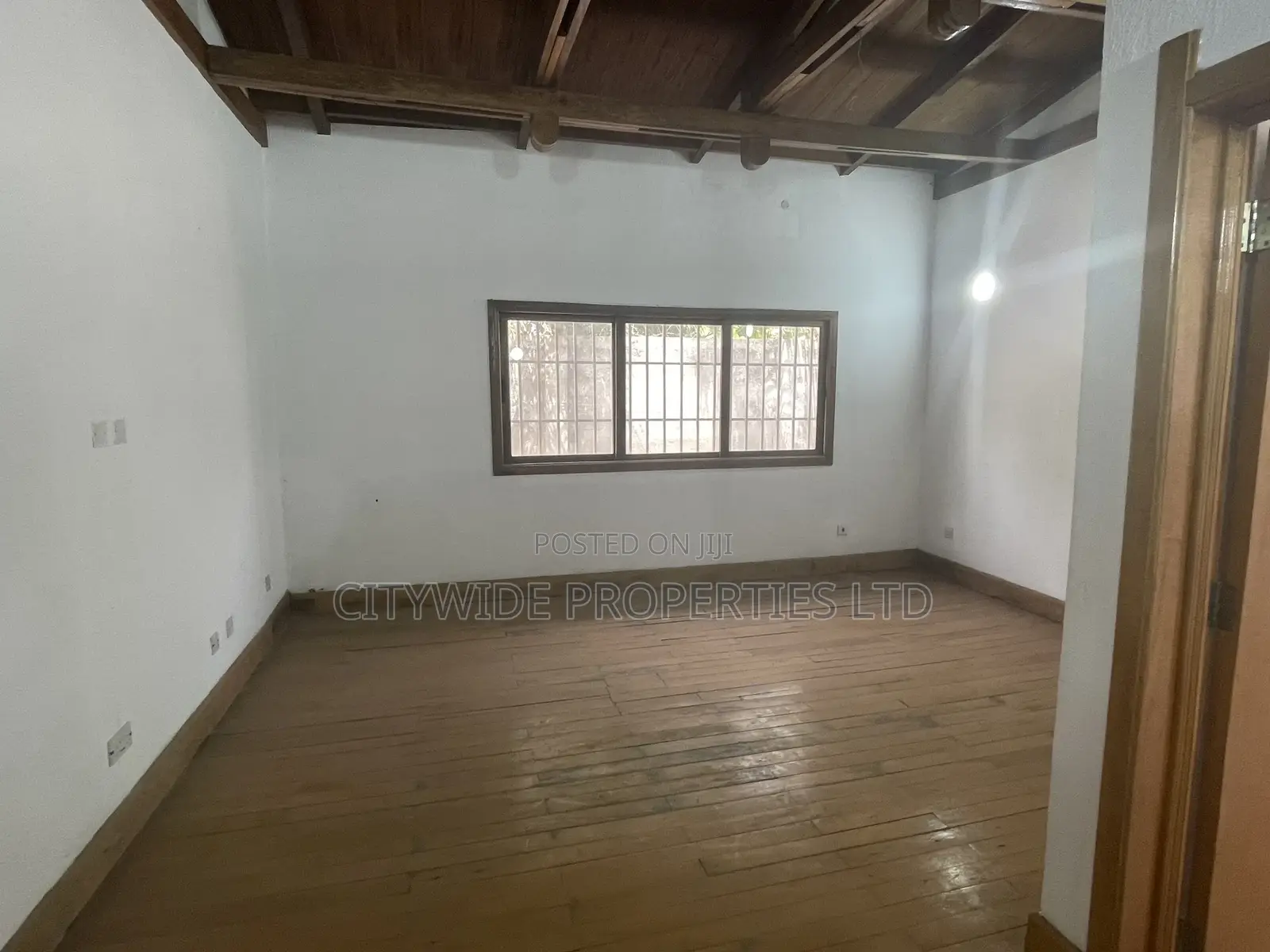 4bdrm House in Dzorwulu for sale
